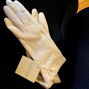 Beautiful cashmere lined leather women’s gloves